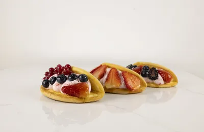 Biskuit-Omelette mit Früchten